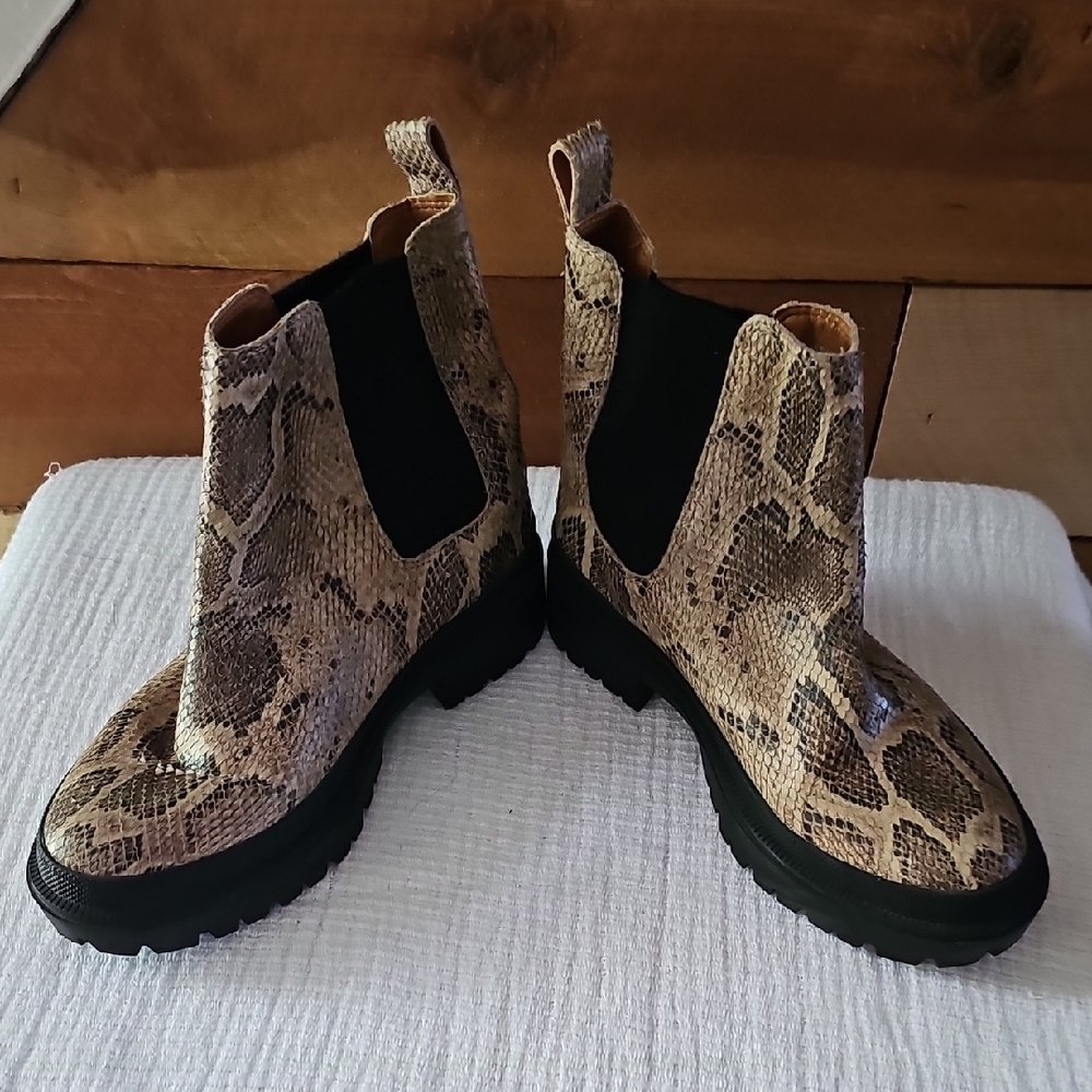 Lucky Brand Snake Print Chelsea Boots Sz 7